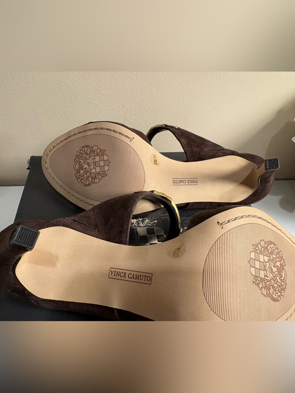 NWT Vince Camuto Cambra Brownie Suede Gold Hardware Heels Sandals 8M with Box - Picture 9 of 12